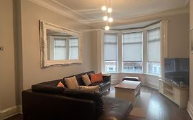 3 Bedroom Property Close To Beach